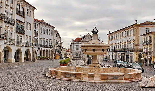 Évora